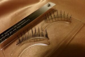The "Forever Lash" Manual: How to Double the Life of Your Extensions and Keep Them Looking Fresh for Weeks